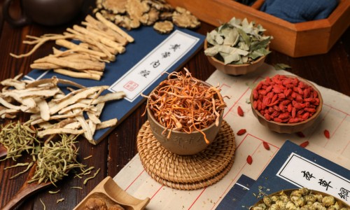 中药五味子的功效与作用简介网 - 网站提供五味子有什么功效小常识、中药五子衍宗丸的功效与作用